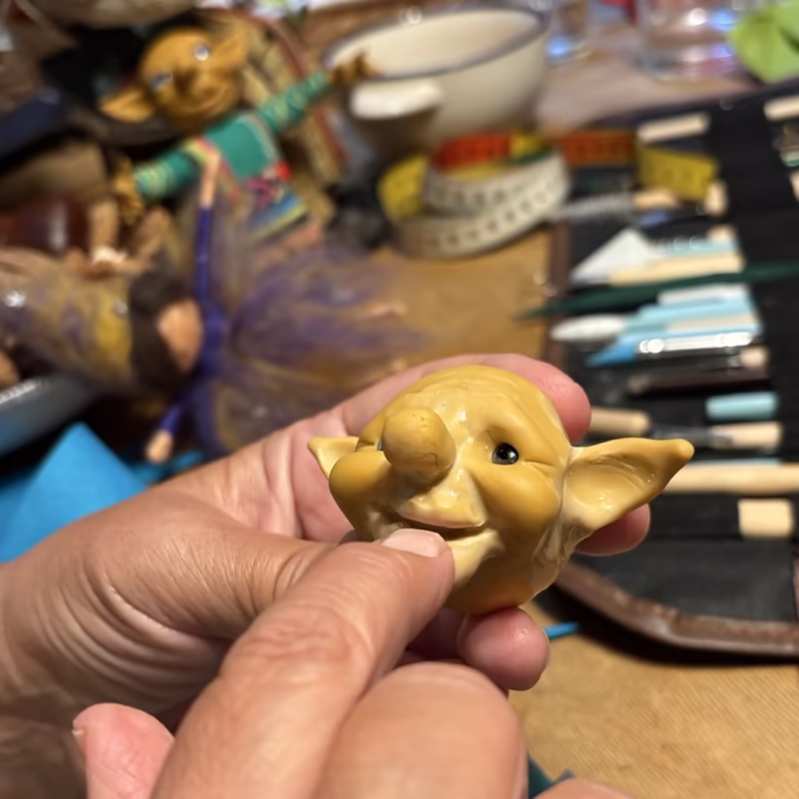 Cabeza de Magikito siendo modelada