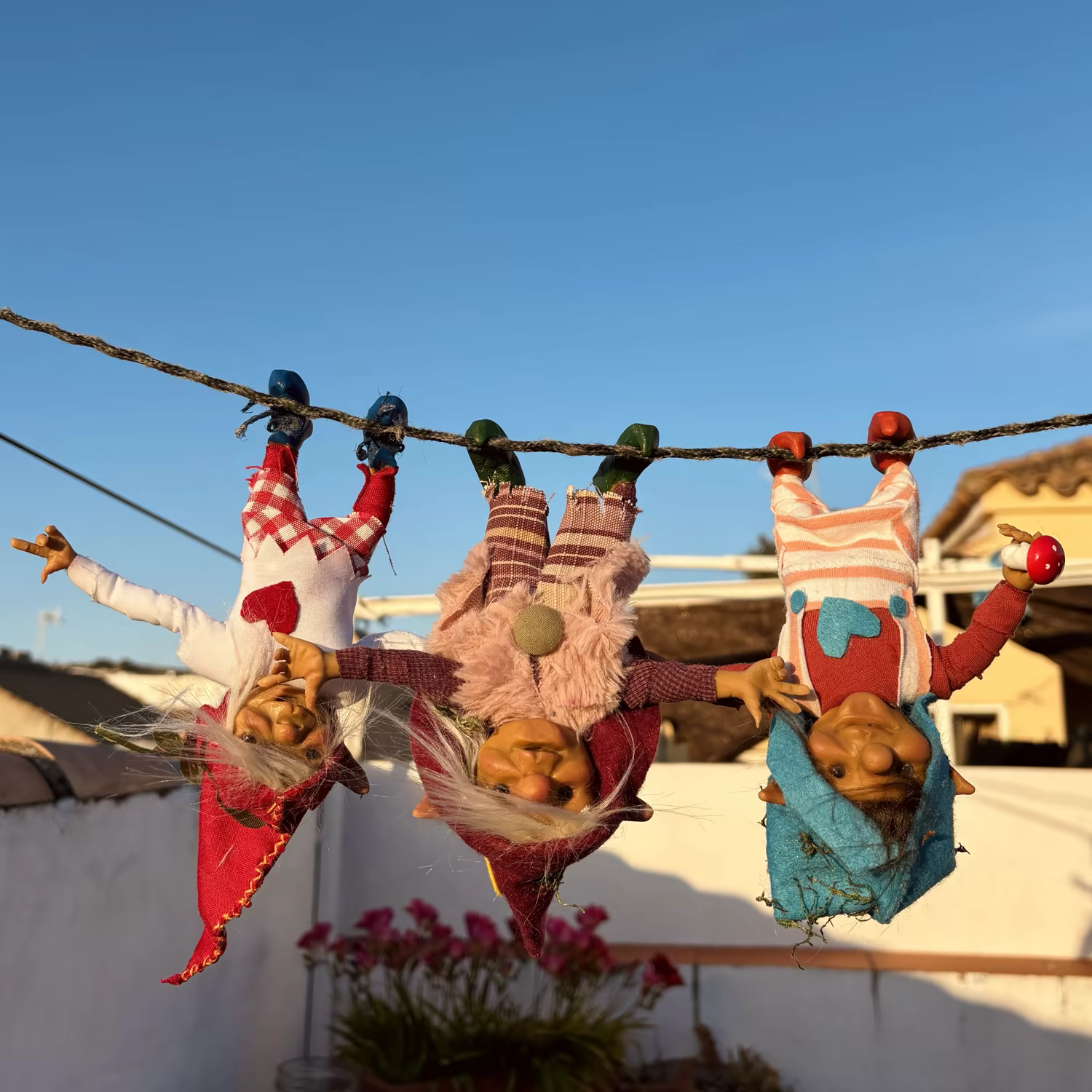 Magikitos Colgados Al Reves Sonriendo Tendedero Ropa